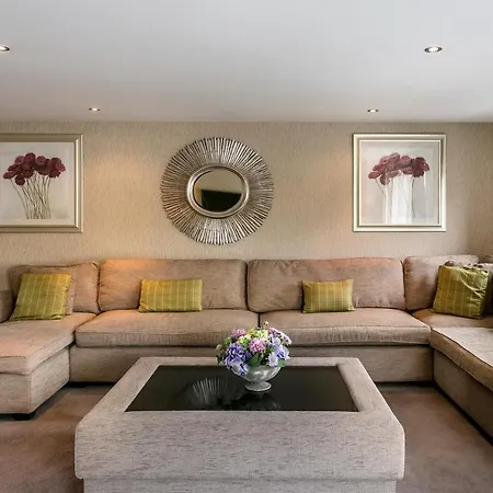 The Townhouses @ Carus Green Apartament Kendal