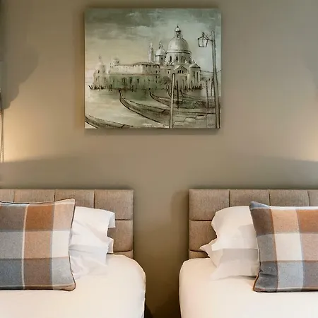 The Townhouses @ Carus Green Apartament