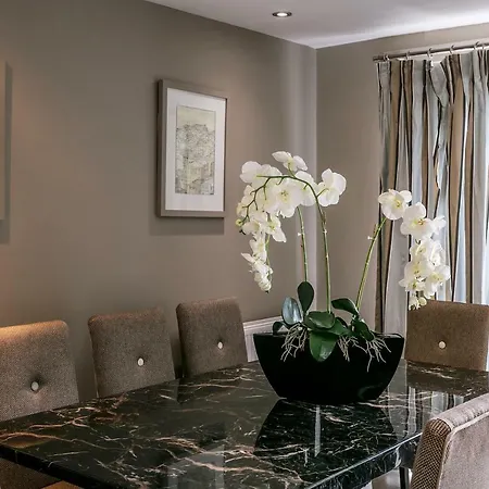 The Townhouses @ Carus Green Appartement