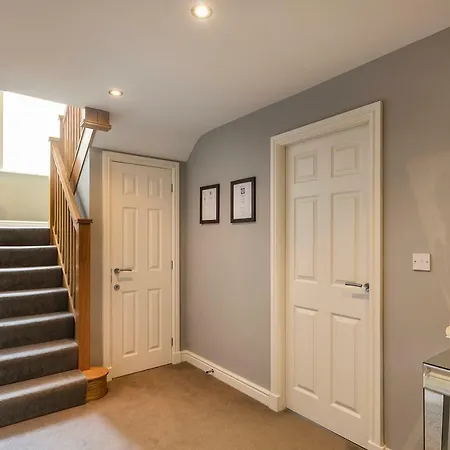 The Townhouses @ Carus Green Apartament *