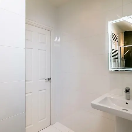 The Townhouses @ Carus Green Apartament