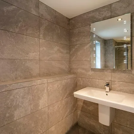 The Townhouses @ Carus Green Apartament Kendal